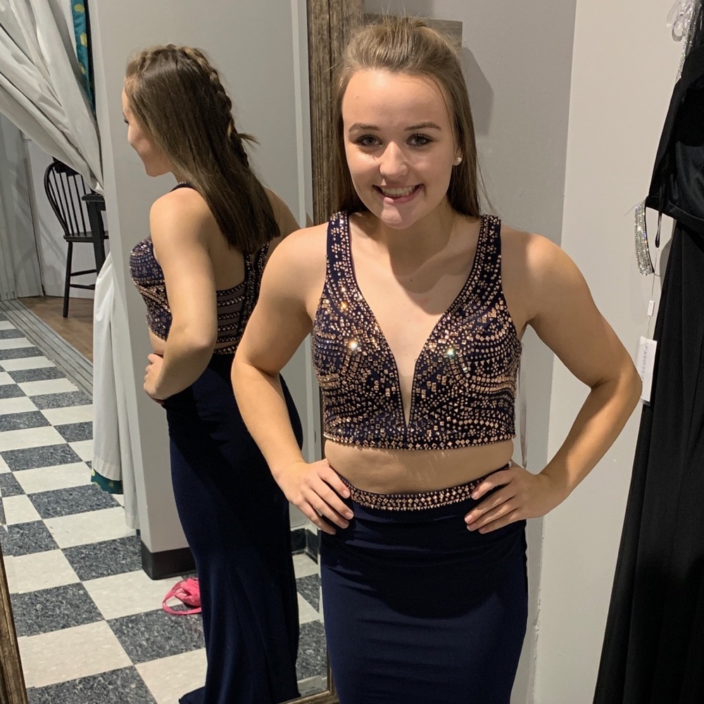 Stunning formal prom dress!